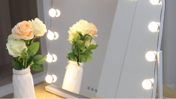 LED化妆镜厂家：打造个性化妆空间，尽在LED化妆镜的光影世界