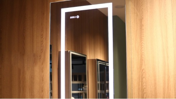 智能镜柜：卫浴空间的未来趋势